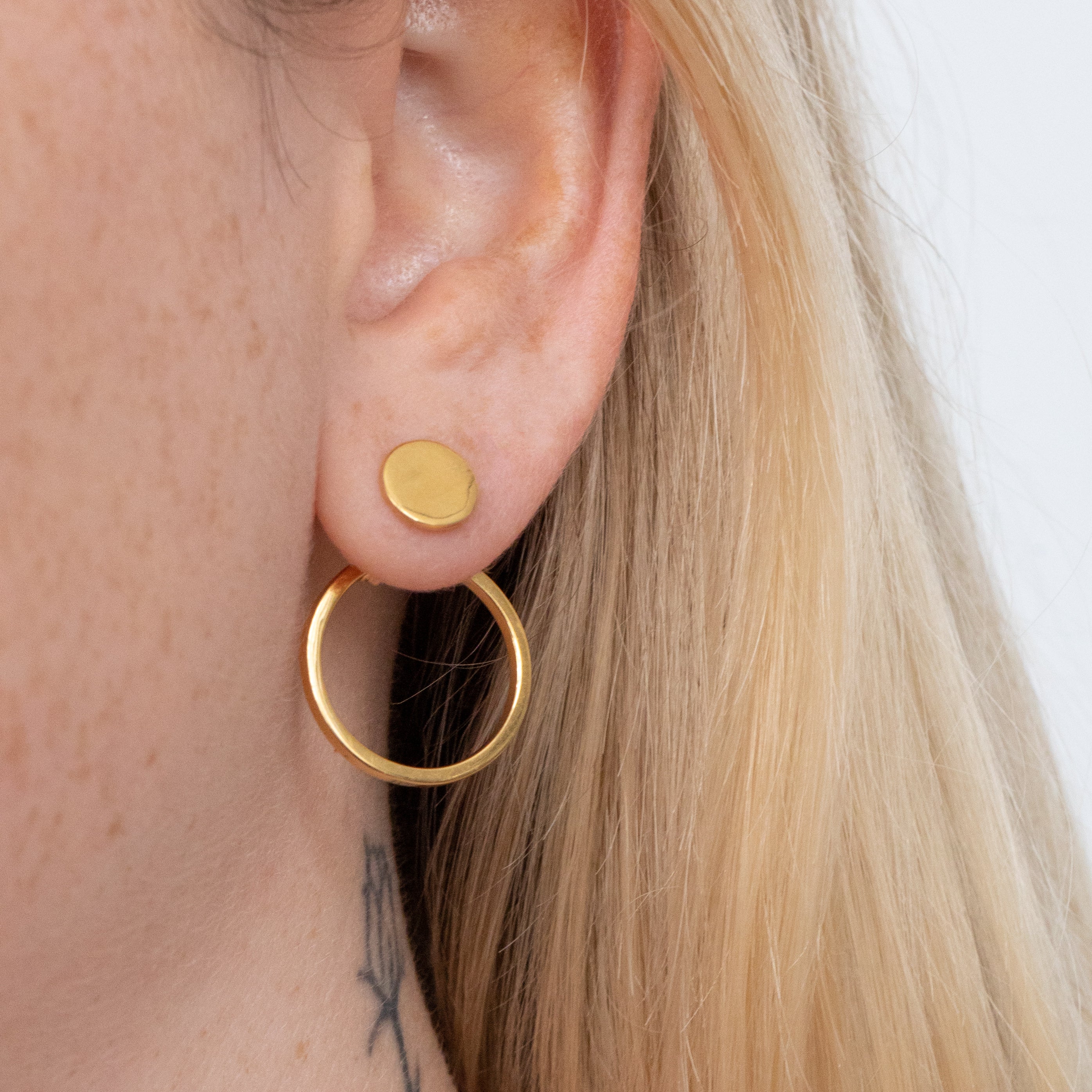 This cyclical earring with jacket is crafted from brass, a strong, durable metal that will stand up to wear over time. With its sleek design and rustic feel, it's an ideal choice for everyday wear. The earring adds a touch of simple sophistication to any outfit. Wear with or without the jacket. Pair with the Cyclical Choker Necklace to complete the look.
